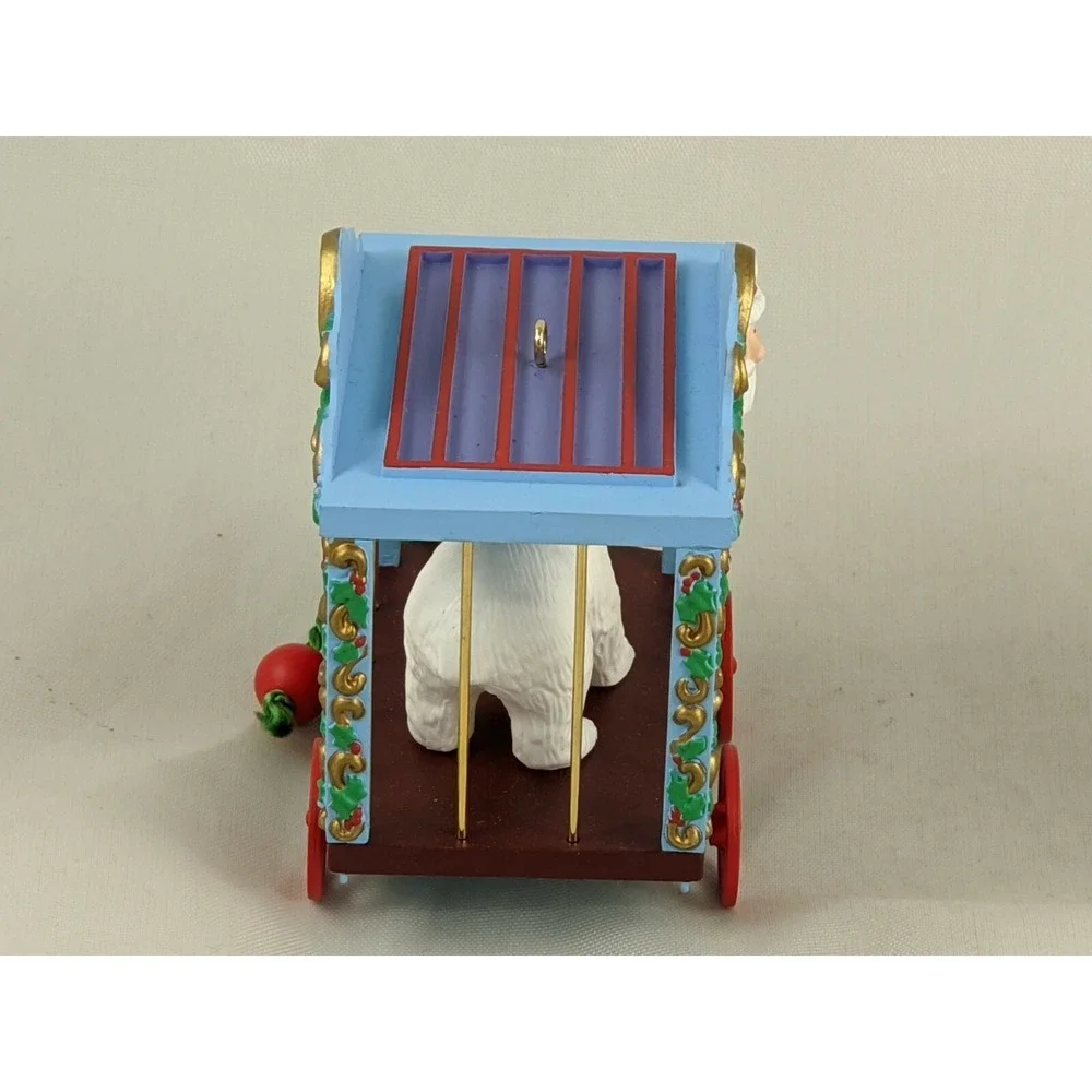 Hallmark polar bear